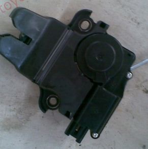 Incuietoare capota spate Toyota Avensis